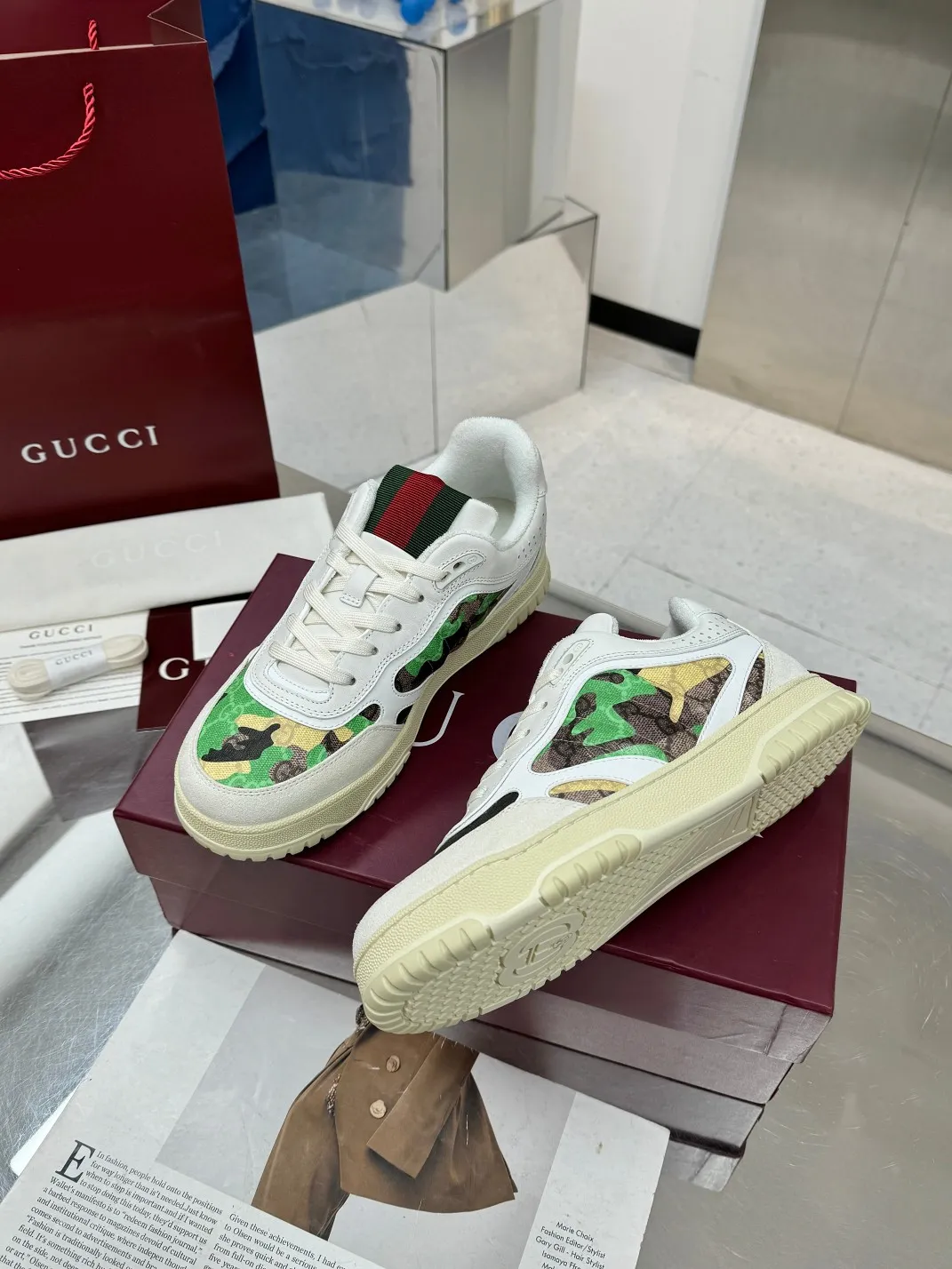 Men's Men's Shoes 💰640 Gucci Gucci's latest hot-selling series of high and low-top distressed couple sneakers are shipped. The originals are purchased, developed and manufactured. This high-low top sneaker adopts a basketball-style silhouette design, cleverly integrated with hollow panels and distressed effects, showing its unique ingenuity. The ingenuity incorporates brand logo details such as interlocking Double G styling accessories and Gucci lettering, a low-key tribute to the brand's design heritage.  ▪️ Fabric: Original custom imported first-layer cowhide ▪️ Lining: Sweat-absorbent and deodorant towel lining ▪️ Sole: Original molded TPU sole ▪️ Sole thickness: 3cm ▪️ Size: Female 36-40 Male 39-46 (35 Female 41 Male 38 46 customized)